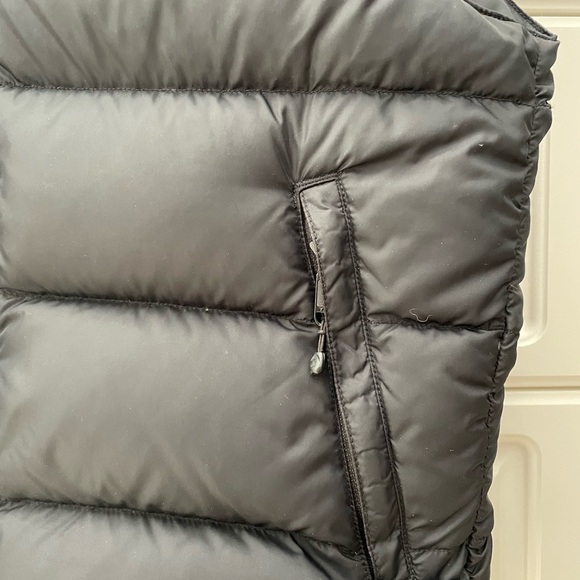 Women’s Puffer Vest size small - Picture 3 of 5